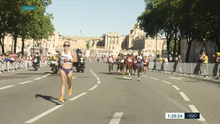 Sifan Hassan goes SHOULDER TO SHOULDER with Tigst Assefa for marathon gold | Paris Olympics