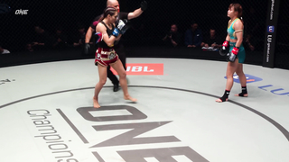 WOMEN’S KICKBOXING WAR ???? Stamp Fairtex vs. Janet Todd II