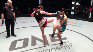 WOMEN’S KICKBOXING WAR ???? Stamp Fairtex vs. Janet Todd II