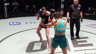 WOMEN’S KICKBOXING WAR ???? Stamp Fairtex vs. Janet Todd II