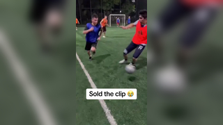 Oh no. (via footballclub_tashkent/IG) #soccer #futbol #soccerfails #soccerfail #soccermoment