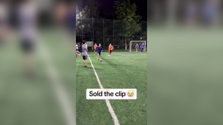 Oh no. (via footballclub_tashkent/IG) #soccer #futbol #soccerfails #soccerfail #soccermoment
