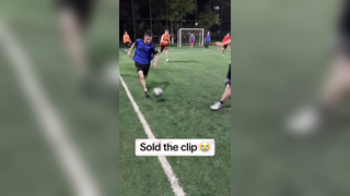 Oh no. (via footballclub_tashkent/IG) #soccer #futbol #soccerfails #soccerfail #soccermoment