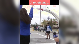 I think I would’ve lied to her too #funny #fail #basketball #sports #shoutoutot (via AnnaHoffmanTV/TW)