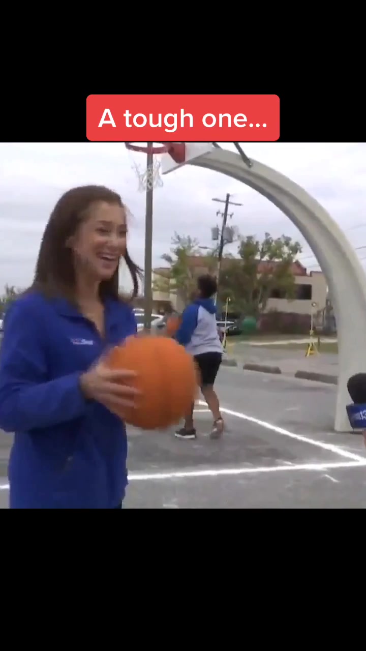 I think I would’ve lied to her too #funny #fail #basketball #sports #shoutoutot (via AnnaHoffmanTV/TW)
