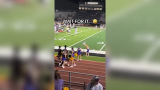 This is too funny (via @user46902820183 a t e l y n) #football #cheerleader #cheerleading #funny #sports #fail