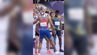 Helps another athlete with their strapping then breaks the world record. Jaydin Blackwell embodying the Paralympic spirit