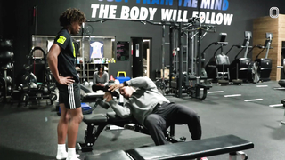 Kevin Hart’s Trainer Pushes Bunchie Young to the Limit – Hilarious Moment!