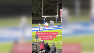 What a snag ‍ #touchdown #football #footballtiktok #lineman #offensivelineman #highschoolfootball #nfltiktok (via @Rck_here_we_go_brownies‍)