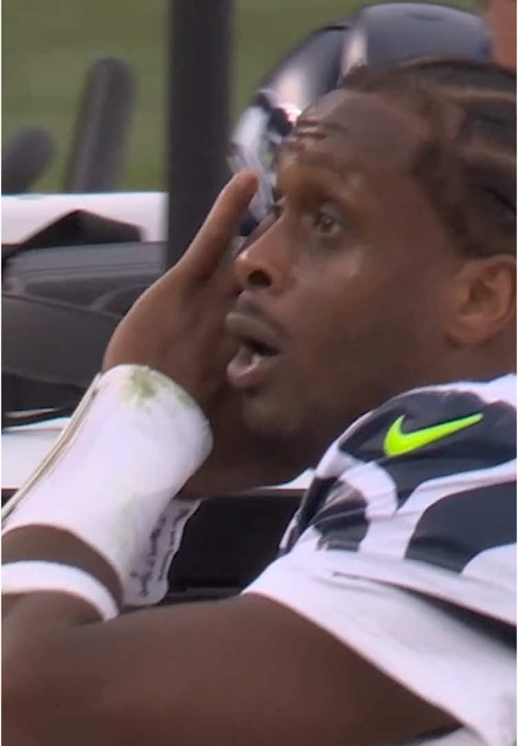 he really hit the night night celly #genosmith #seattle #seahawks #nfl