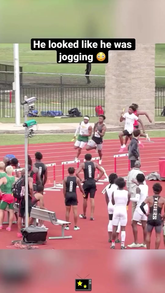 No wasted movements (via @stargazing_media/IG) #track #trackandfield #speed #race