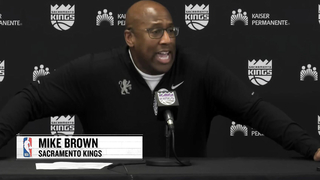 Mike Brown talking to De'Aaron Fox at practice right before fired after calling out Fox