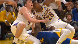 Draymond Green Unleashes WWE-Style Move, Pulls Down Two Lakers Players