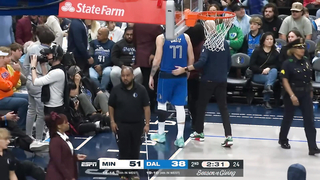 Luka Dončić Limps to Locker Room After Non-Contact Leg Injury Against Timberwolves