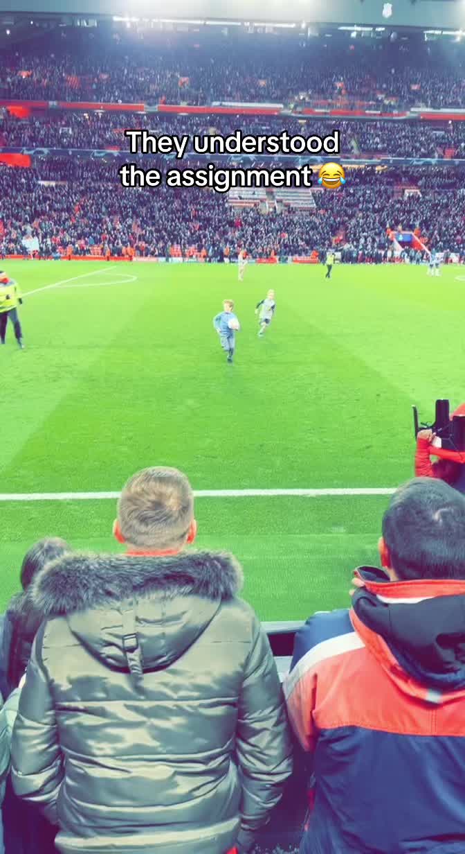 Escaped with the ball (via @Gagan) #football #viral #sports #soccer #anfield #footy #futbol #futebol #footballtiktok #fyp #foryou