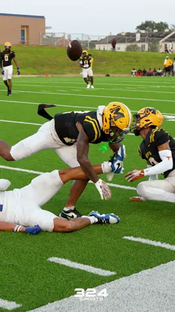 PICK 6!!! @calebchesterr #324sports #football #interception #pick6