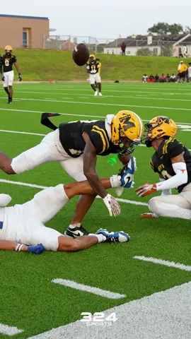 PICK 6!!! @calebchesterr #324sports #football #interception #pick6