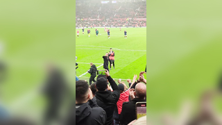 A special moment for the Man United legend | @Percy #sportbible #fyp #foryou #foryoupage #soccer #football #pl #premierleague #mufc #manchesterunited #manunited #manutd #ruudvannistelrooy
