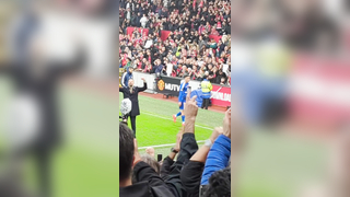A special moment for the Man United legend | @Percy #sportbible #fyp #foryou #foryoupage #soccer #football #pl #premierleague #mufc #manchesterunited #manunited #manutd #ruudvannistelrooy