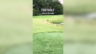 Existirá sensacion mas linda en el #FootGolf que ver bola la pelota y ver como entra en el hoyo? #yasejuega #gatwick #holeinone #hoyoenuno #golf #futbol #football