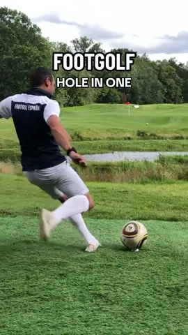 Existirá sensacion mas linda en el #FootGolf que ver bola la pelota y ver como entra en el hoyo? #yasejuega #gatwick #holeinone #hoyoenuno #golf #futbol #football