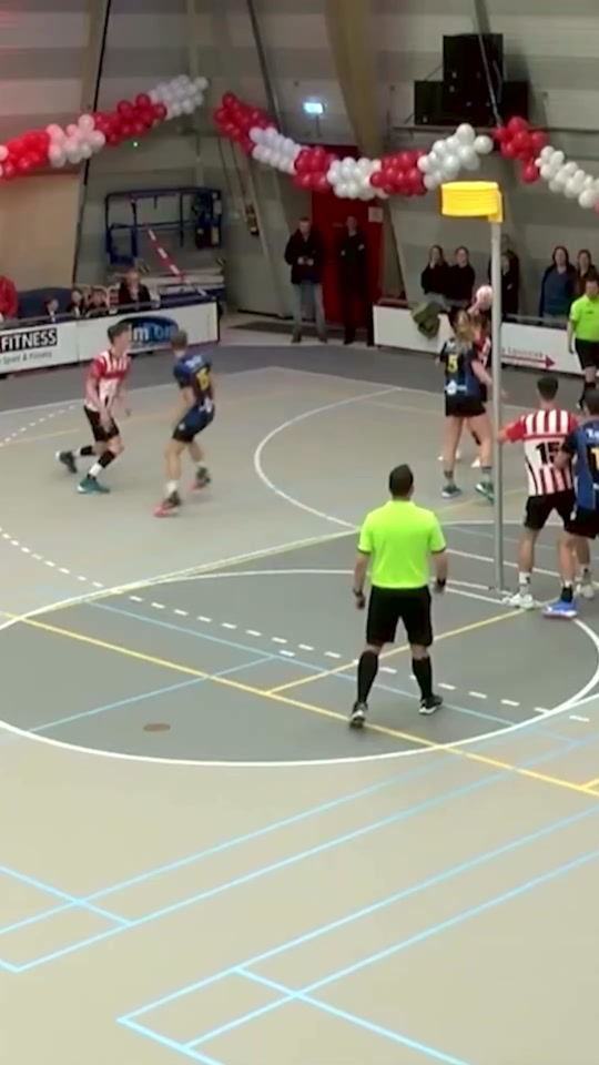 Visscher stuurt ze allemaal ‘t bos in #korfball #korfbal #ikf #knkv #kenonzkorfballeague #korfballeague