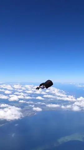 This is BEAUTIFUL #skydive #skydiver #extremesports #sportsviral #tsn (: @Red Bull Polska) @tsn