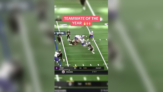 Sharing is caring! (via foxsportssw, undisputedunis/X) #football #team #sharing #highschoolfootball #teammates #respect #realone #athlete #statetitle