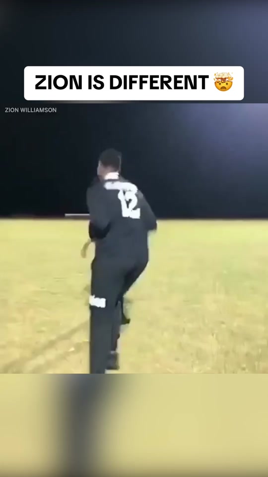 Zion has a CANNON #football #zionwilliamson #qb #throw #quarterback #athlete #throwback #highschoolsports