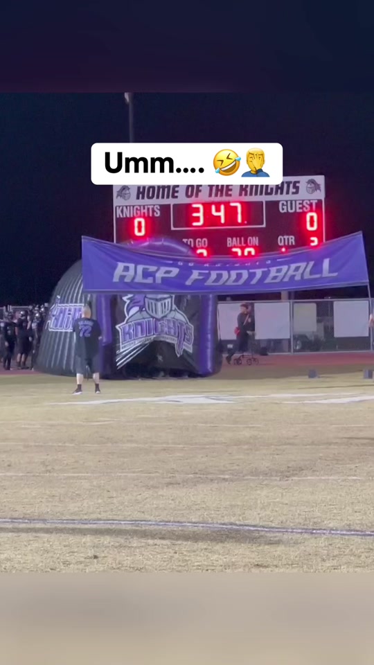 That’s now how it’s supposed to work ‍ (via ZachAlvira/X) #football #pregame #introduction #athlete #highschoolfootball #stuck #funny