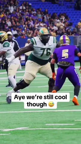 All love at the end of the day @RobbyCTV #football #bigman #alllove #athlete #sportsmanship #oline #offensiveline #highschoolfootball #texasfootball #desoto