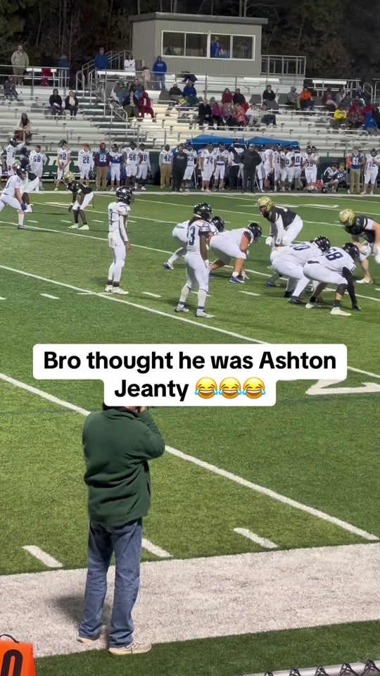 He got me ngl @Slim #football #runningback #ashtonjeanty #highschoolfootball #athlete #stance #michaelmyers