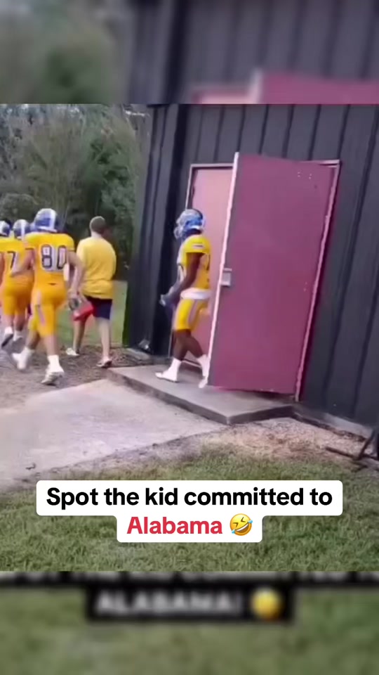 Not hard to find #football #athlete #alabama #fivestar #highschoolfootball