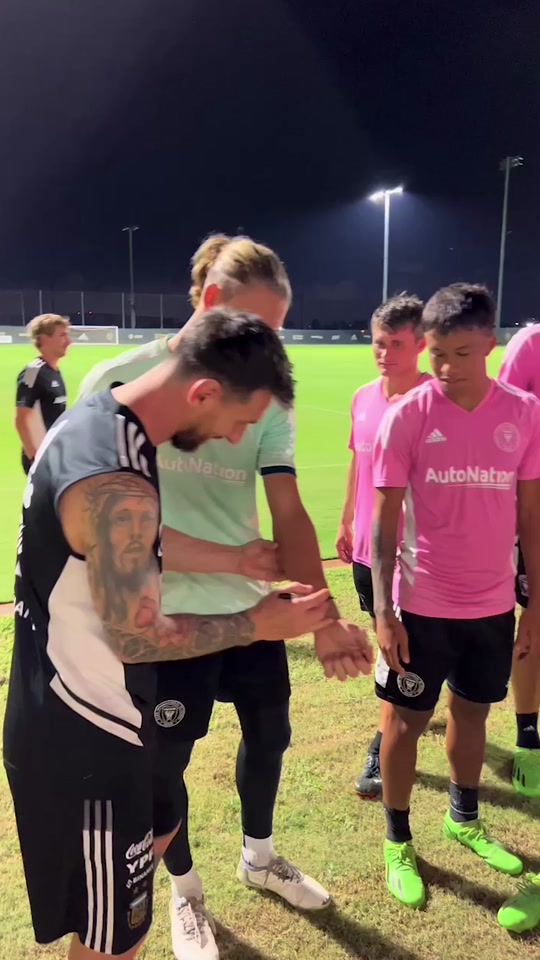 When this academy player got Messi's signature tattoo'd on him ???? @InterMiamiCF