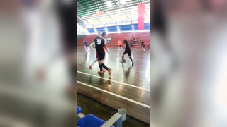 What is going on here⁉ ‍ IG: may_gonzalez5 #433 #foryou #fail #women #football #futsal #fight #funny #wtf #lol