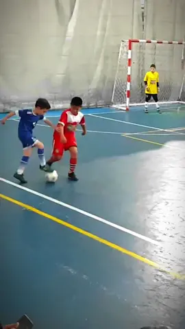 This kid got instant karma #nutmeg #karma #futsal #football #futbol #433