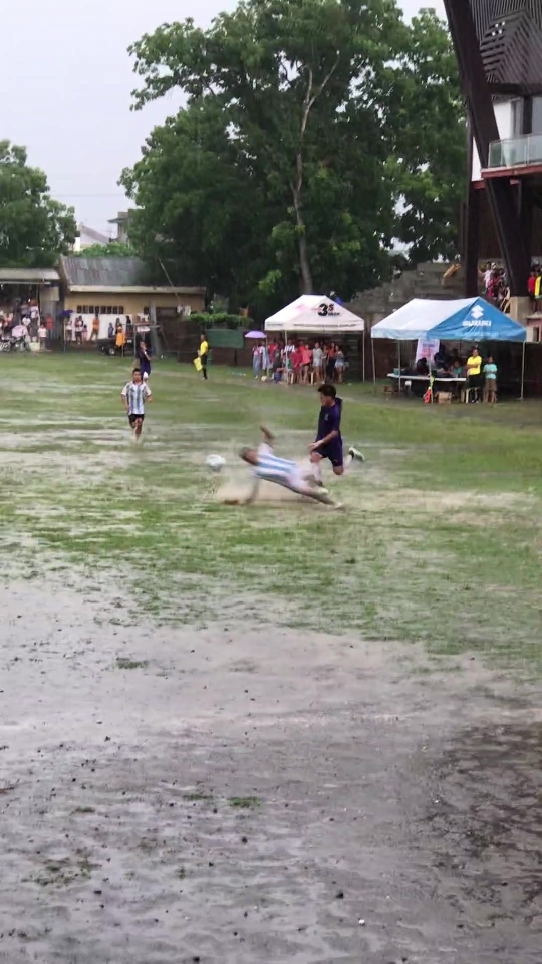 Pitch looks great today boys @martinirey #433 #football #futbol #rain #fyp