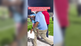 Bro is not having it @phantxsm0 #football #qb #quarterback #tired #basketball #giveup #funny #troll #highschoolfootball #highschoolsports #athlete #sports #tackle #defender #highlight