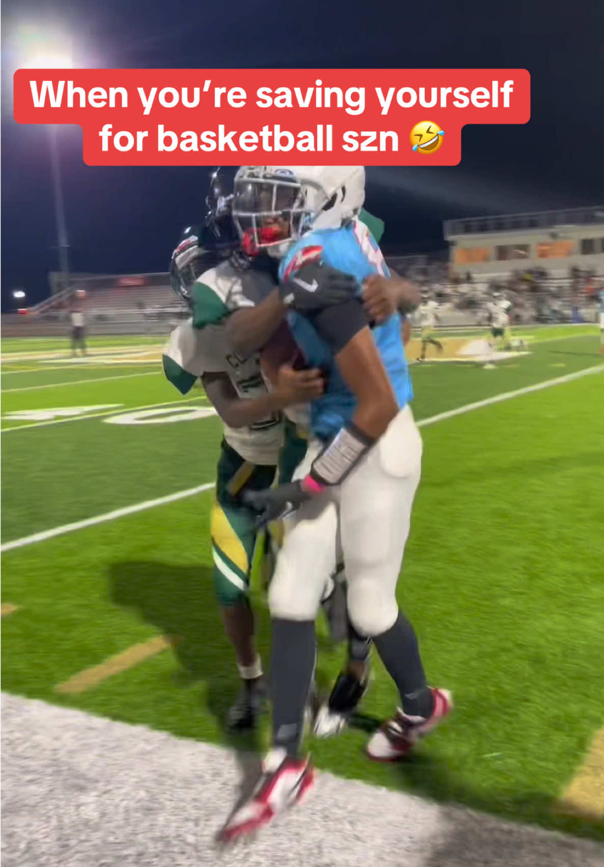 Bro is not having it @phantxsm0 #football #qb #quarterback #tired #basketball #giveup #funny #troll #highschoolfootball #highschoolsports #athlete #sports #tackle #defender #highlight