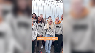 2025 WNBA draftees on top of the Empire State building ahead of the draft #wnba #wnbadraft #empirestatebuilding #paigebueckers #haileyvanlith #newyork