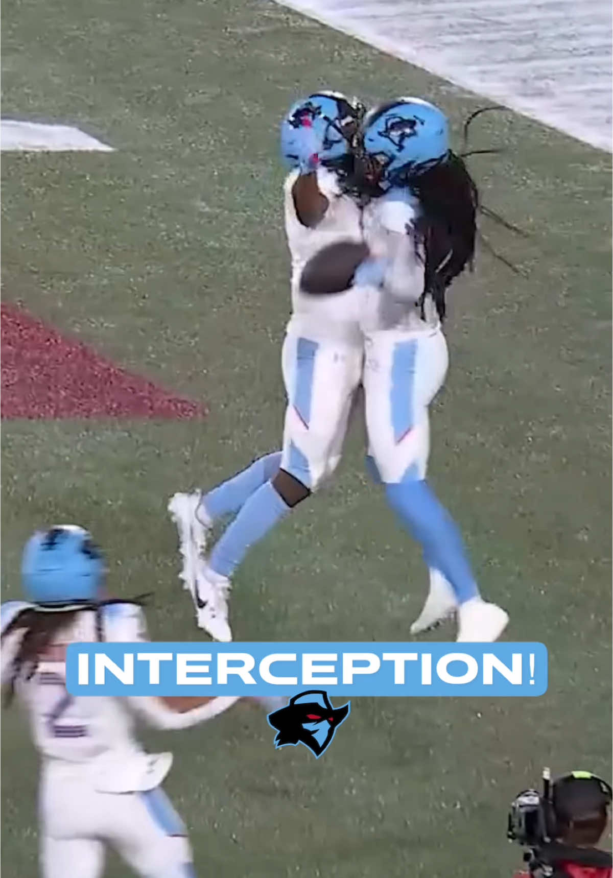We get things starting BHAM, with a Joe Powell INT #ufl #texas #alabama #interception #football