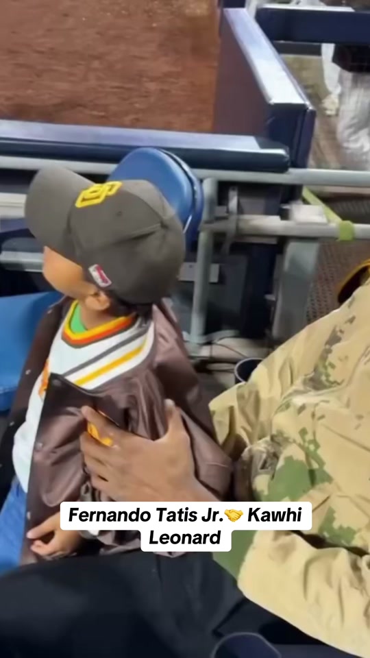 Kawhi a big Pads guy ???? via kawhisklawset #mlb #sandiegopadres #kawhileonard #laclippers #fernandotatisjr