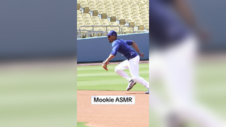 this is mesmerizing #ASMR #dodgers #mookiebetts #mlb