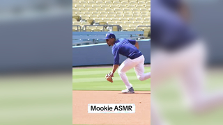 this is mesmerizing #ASMR #dodgers #mookiebetts #mlb