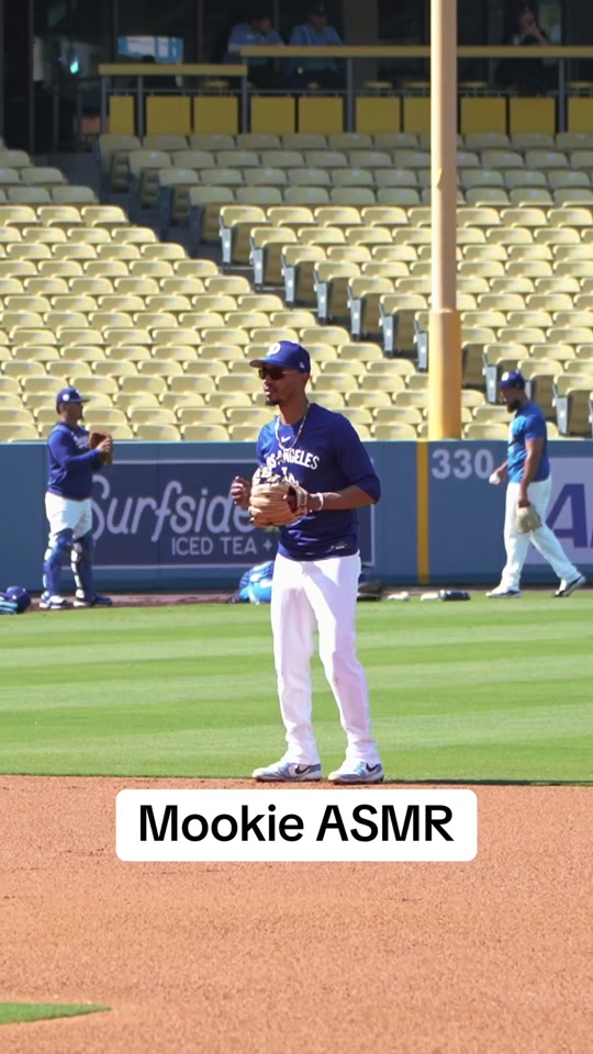 this is mesmerizing #ASMR #dodgers #mookiebetts #mlb