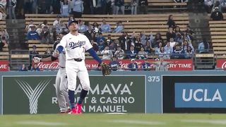 FULL INNING: Kiké Hernandez closes out a Dodgers win (Position player pitching!)