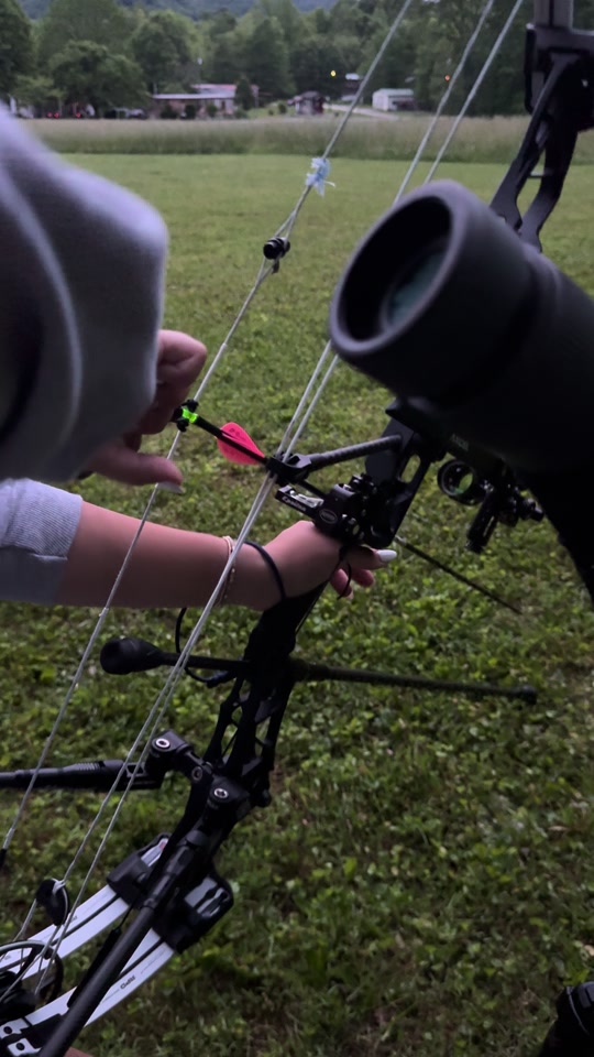 Late night shootin’ #archery #archerylife #mathewsarchery #eastonarch...