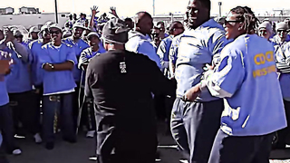 Pro Armwrestler gets surprised by inmate #armwrestle #armwrestler ...