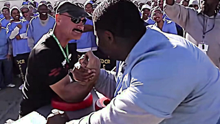 Pro Armwrestler gets surprised by inmate #armwrestle #armwrestler ...