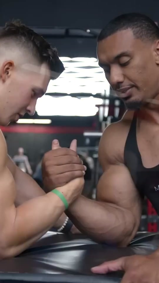 Arm wrestling #bodybuilding #bodybuilder #strengthtraining #strengtht...